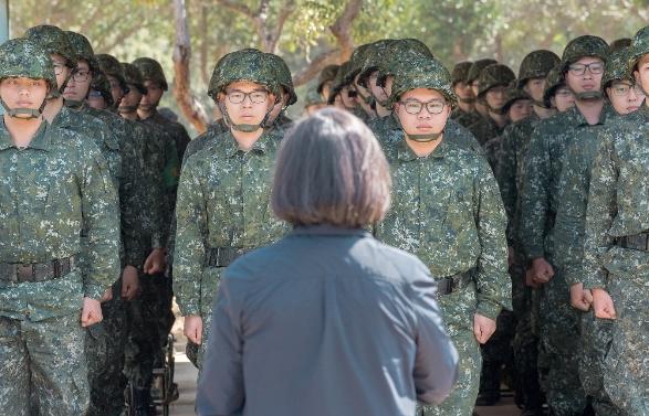 台年轻人花式逃兵役现象探究